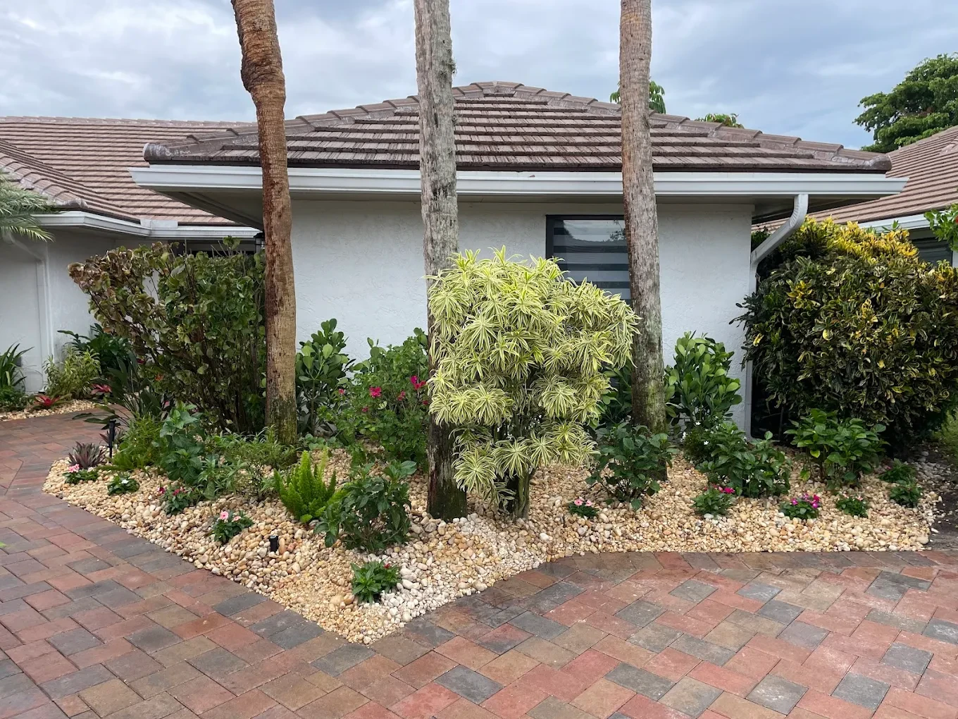 Garden Bed Mulching & Edging